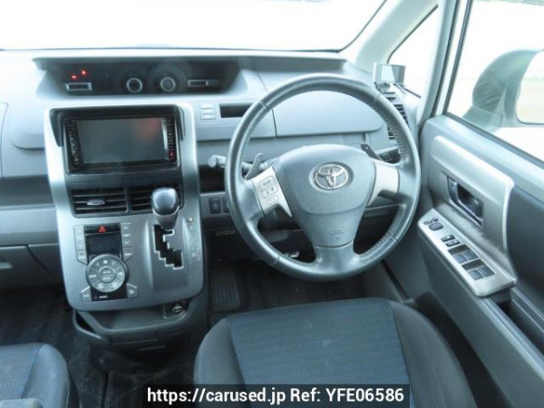 Used 2009 AT toyota voxy ZRR70W Image[19]