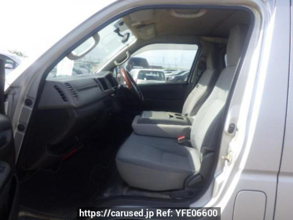 Used 2006 AT toyota regiusace-van KDH200V Image[12]