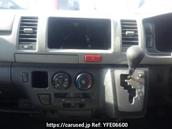 Used 2006 AT toyota regiusace-van KDH200V Image[18]