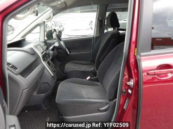 Used 2008 AT toyota voxy ZRR70G Image[10]