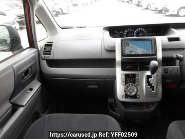 Used 2008 AT toyota voxy ZRR70G Image[16]