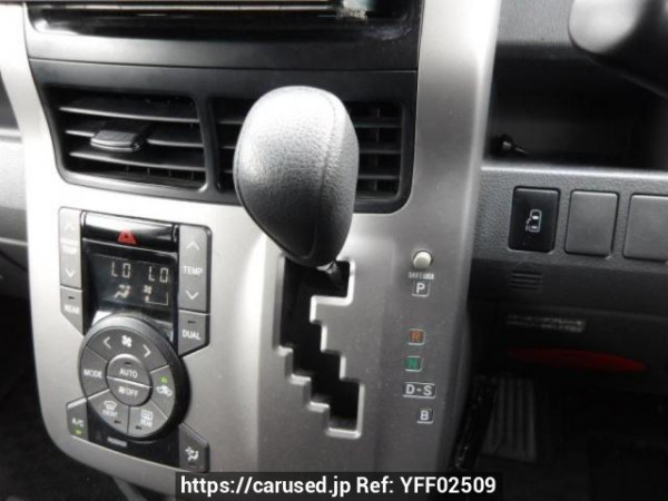 Used 2008 AT toyota voxy ZRR70G Image[23]
