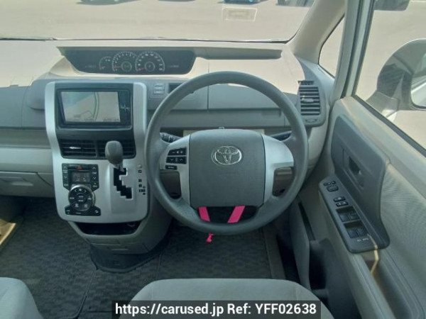 Used 2010 AT toyota noah ZRR70G Image[19]