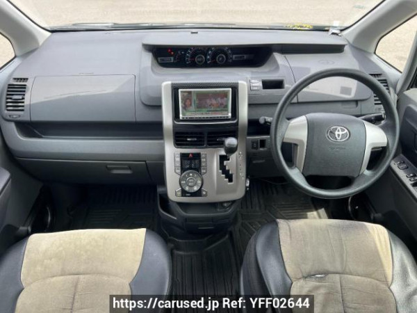 Used 2010 AT toyota noah ZRR70G Image[16]