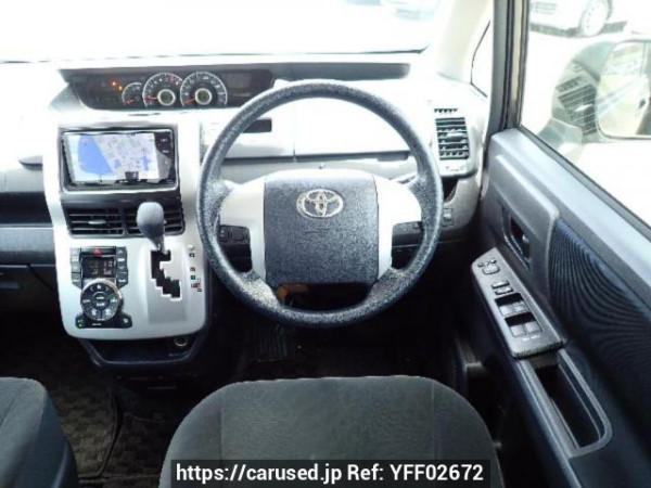Used 2012 AT toyota noah ZRR70G Image[16]