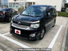 Toyota Voxy DBA-ZRR70W