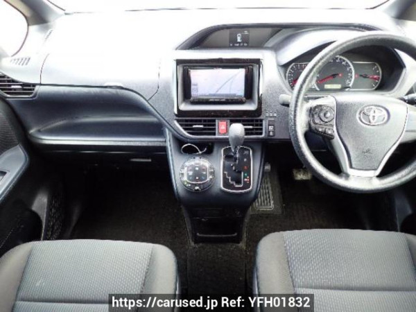 Used 2014 AT toyota noah ZRR80G Image[18]