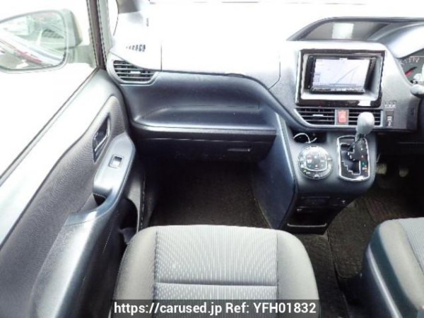 Used 2014 AT toyota noah ZRR80G Image[19]