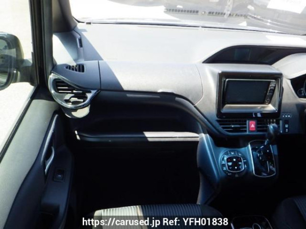 Used 2014 AT toyota noah ZRR80W Image[18]
