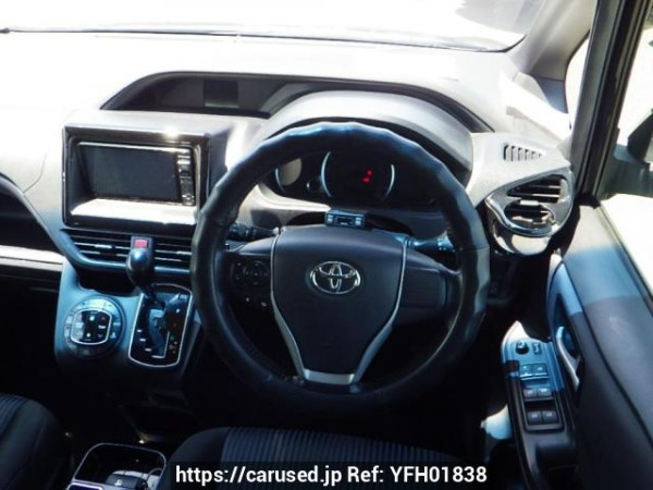 Used 2014 AT toyota noah ZRR80W Image[19]