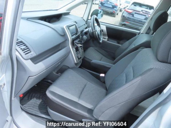 Used 2007 AT toyota noah ZRR75W Image[15]