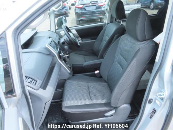Used 2007 AT toyota noah ZRR75W Image[16]