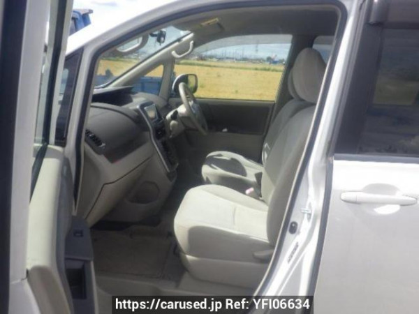 Used 2007 AT toyota noah ZRR70G Image[12]