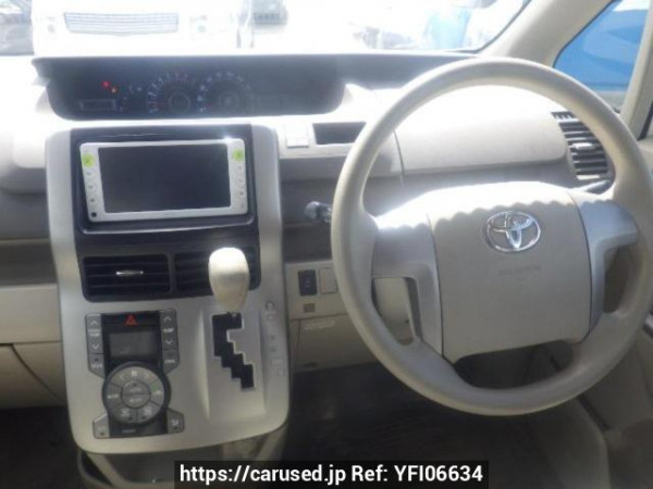 Used 2007 AT toyota noah ZRR70G Image[18]