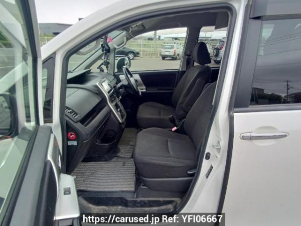 Used 2012 AT toyota noah ZRR70G Image[13]