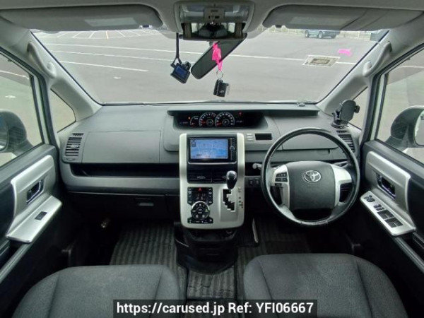 Used 2012 AT toyota noah ZRR70G Image[17]