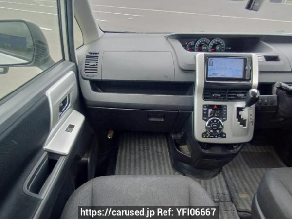 Used 2012 AT toyota noah ZRR70G Image[18]
