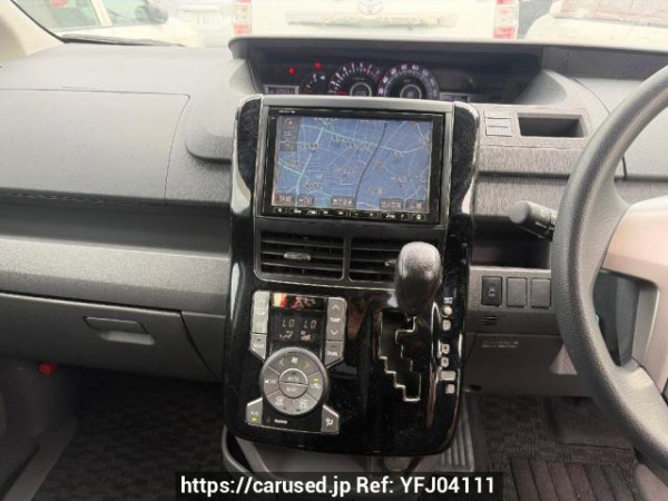 Used 2009 AT toyota noah ZRR70W Image[13]