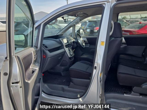 Used 2009 AT toyota noah ZRR75W Image[13]