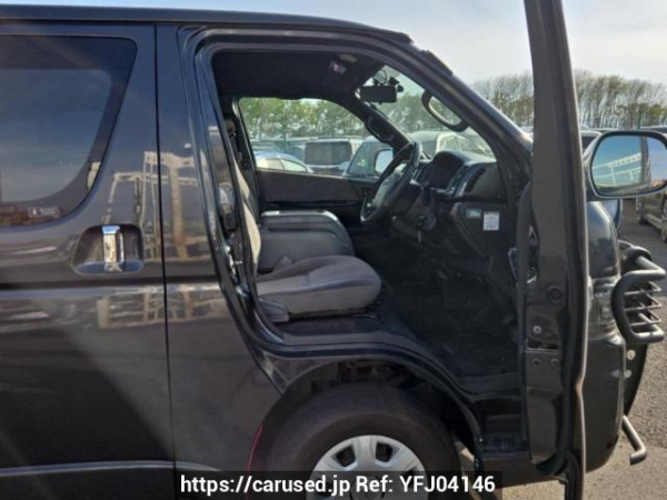 Used 2005 AT toyota regiusace-van KDH205V Image[12]