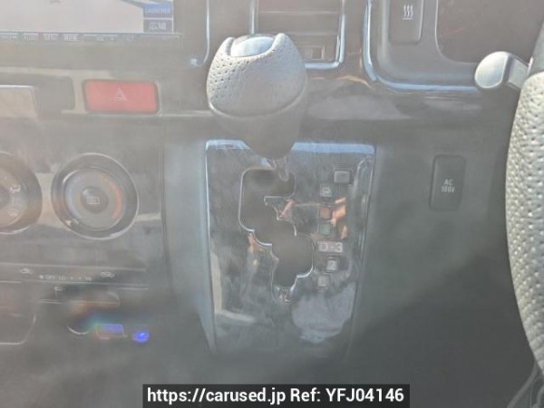 Used 2005 AT toyota regiusace-van KDH205V Image[21]