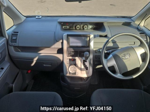 Used 2007 AT toyota noah ZRR75G Image[17]