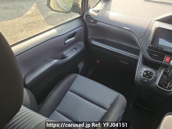 Used 2014 AT toyota noah ZRR85W Image[18]