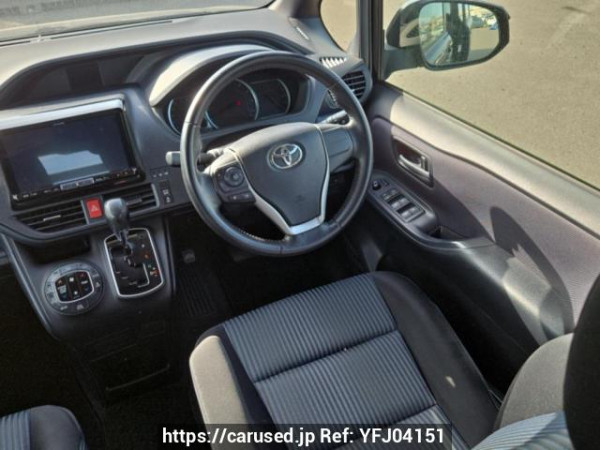 Used 2014 AT toyota noah ZRR85W Image[19]