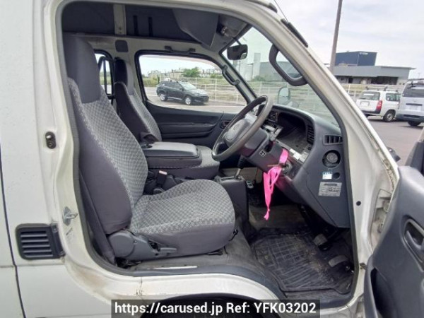 Used 2004 AT toyota regiusace-van TRH112K Image[12]