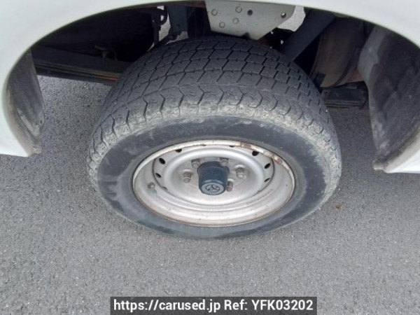 Used 2004 AT toyota regiusace-van TRH112K Image[27]