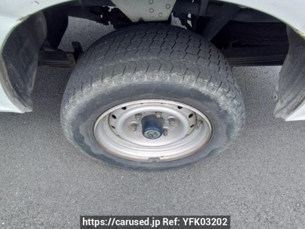 Used 2004 AT toyota regiusace-van TRH112K Image[28]
