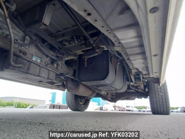 Used 2004 AT toyota regiusace-van TRH112K Image[32]