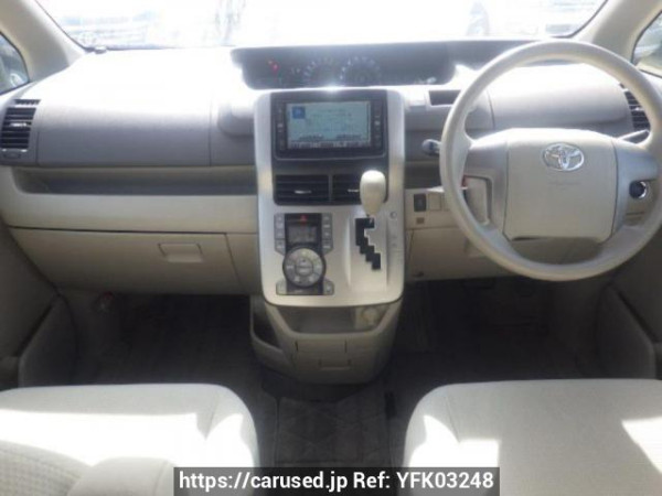 Used 2007 AT toyota noah ZRR70G Image[16]