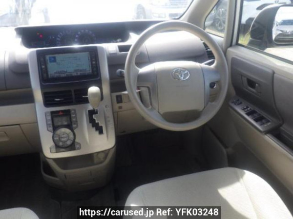 Used 2007 AT toyota noah ZRR70G Image[18]