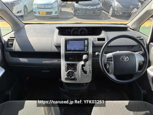 Used 2011 CVT toyota noah ZRR70 Image[11]