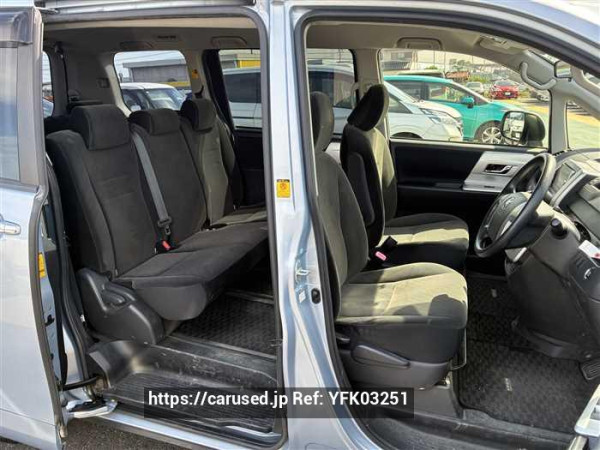 Used 2011 CVT toyota noah ZRR70 Image[17]