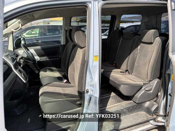 Used 2011 CVT toyota noah ZRR70 Image[21]