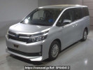 Toyota Voxy ZWR80G