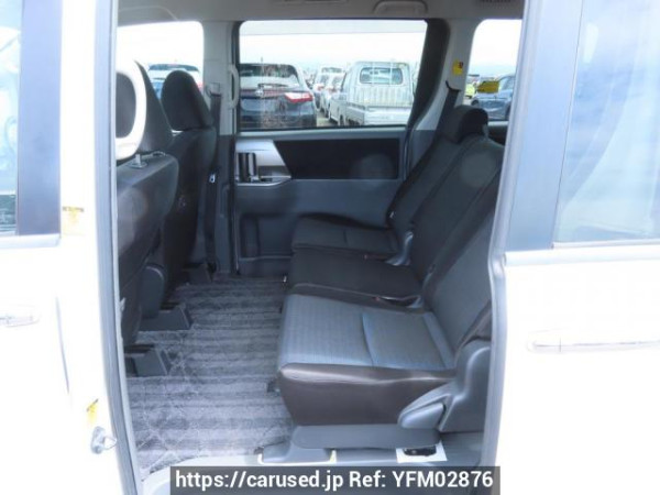 Used 2009 AT toyota voxy ZRR70W Image[19]