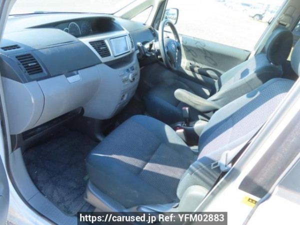 Used 2005 AT toyota voxy AZR60G Image[15]
