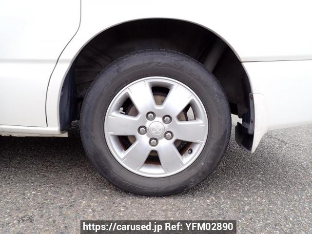 Buy Used 2004 Toyota Voxy AZR60G (YFM02890) - Carused.jp