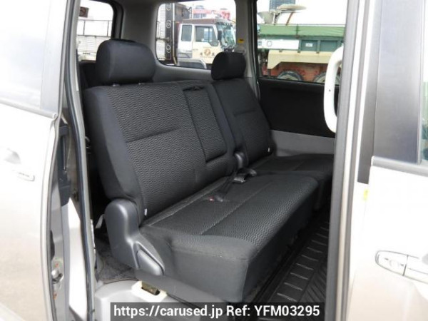 Used 2006 AT toyota voxy AZR60G Image[15]