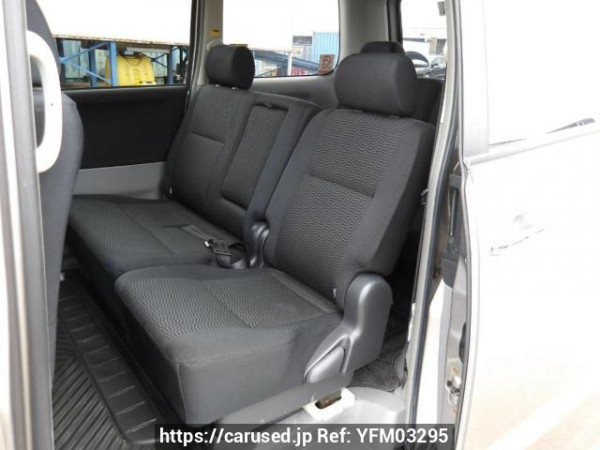 Used 2006 AT toyota voxy AZR60G Image[16]