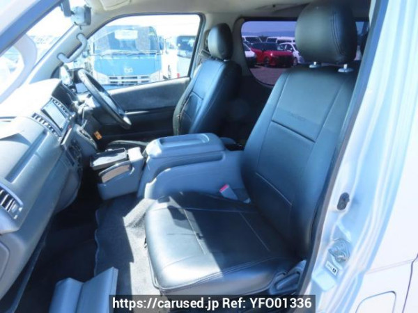 Used 2005 AT toyota regiusace-van KDH200V Image[15]