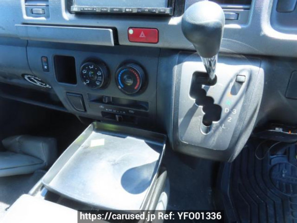 Used 2005 AT toyota regiusace-van KDH200V Image[25]