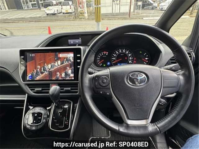Buy Used 2020 Toyota Voxy ZRR80W (SP0408ED) - Carused.jp
