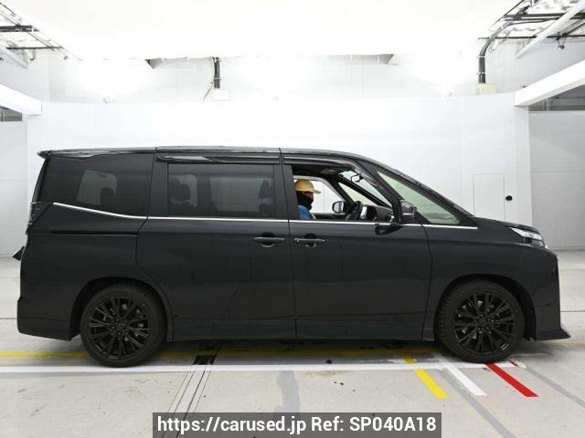 Buy Used 2023 Toyota Voxy MZRA90W (SP040A18) - Carused.jp