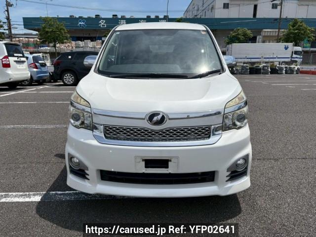Buy Used 2013 Toyota Voxy ZRR70W (YFP02641) - Carused.jp