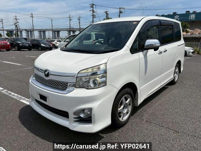 Buy Used 2013 Toyota Voxy ZRR70W (YFP02641) - Carused.jp