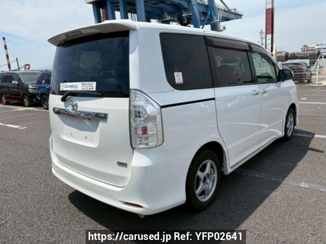 Buy Used 2013 Toyota Voxy ZRR70W (YFP02641) - Carused.jp
